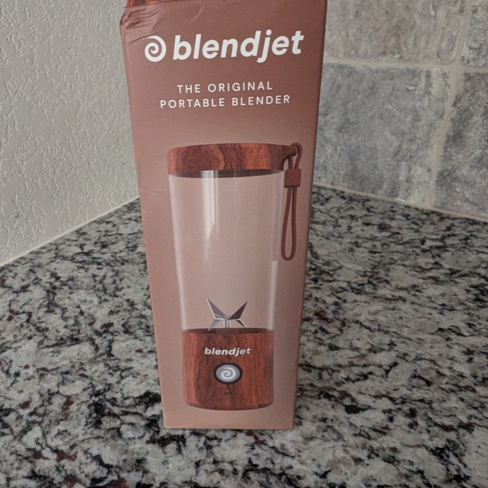 BlendJet Portable Blender in Wood Finish NEW